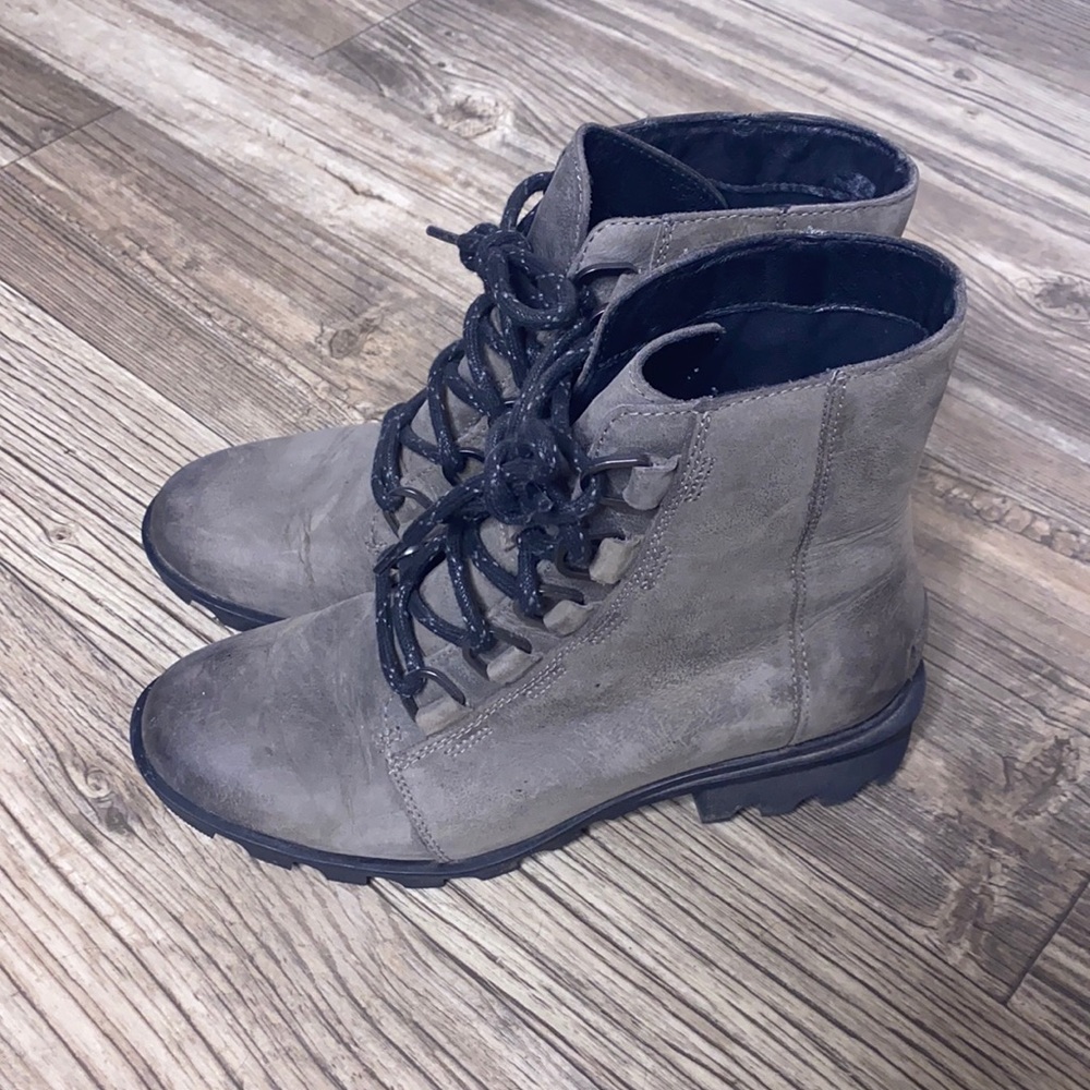 Women’s Sorel boots size 8 green-gray